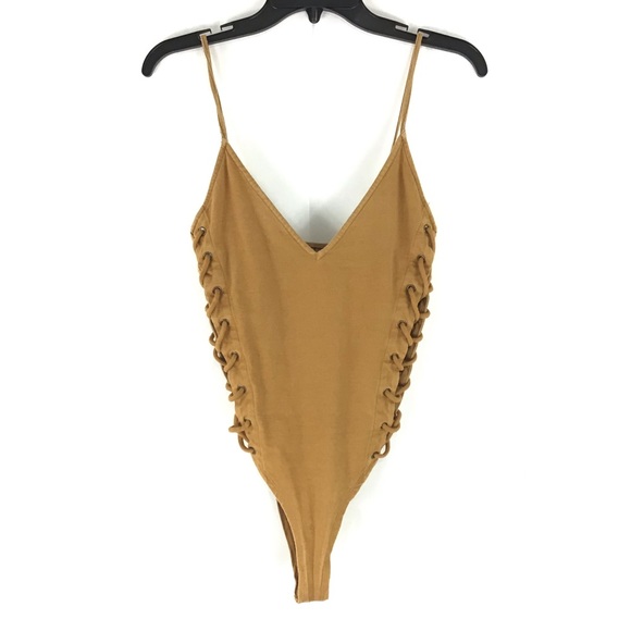 Forever 21 Tops - Forever 21 small bodysuit with lace